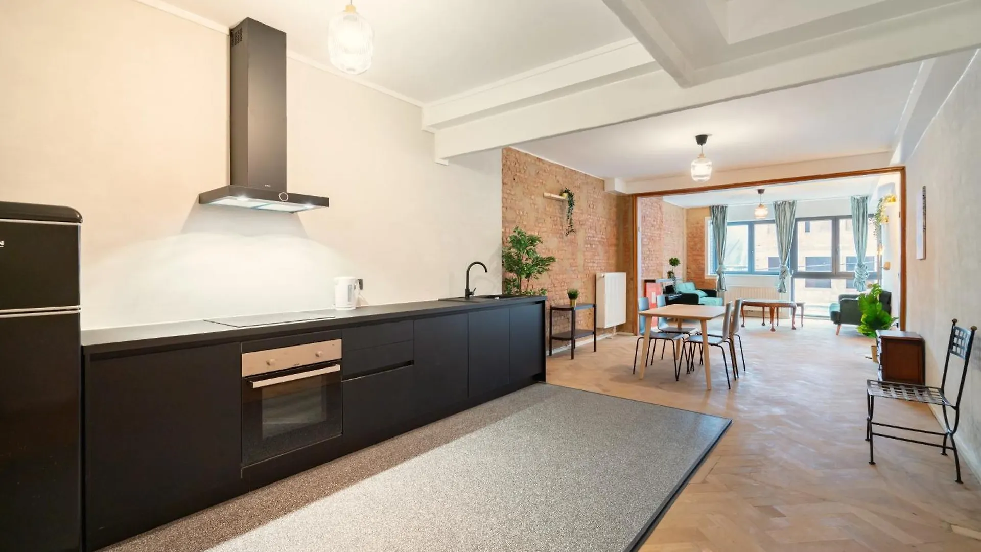Very Large Central Station Apartments Αμβέρσα