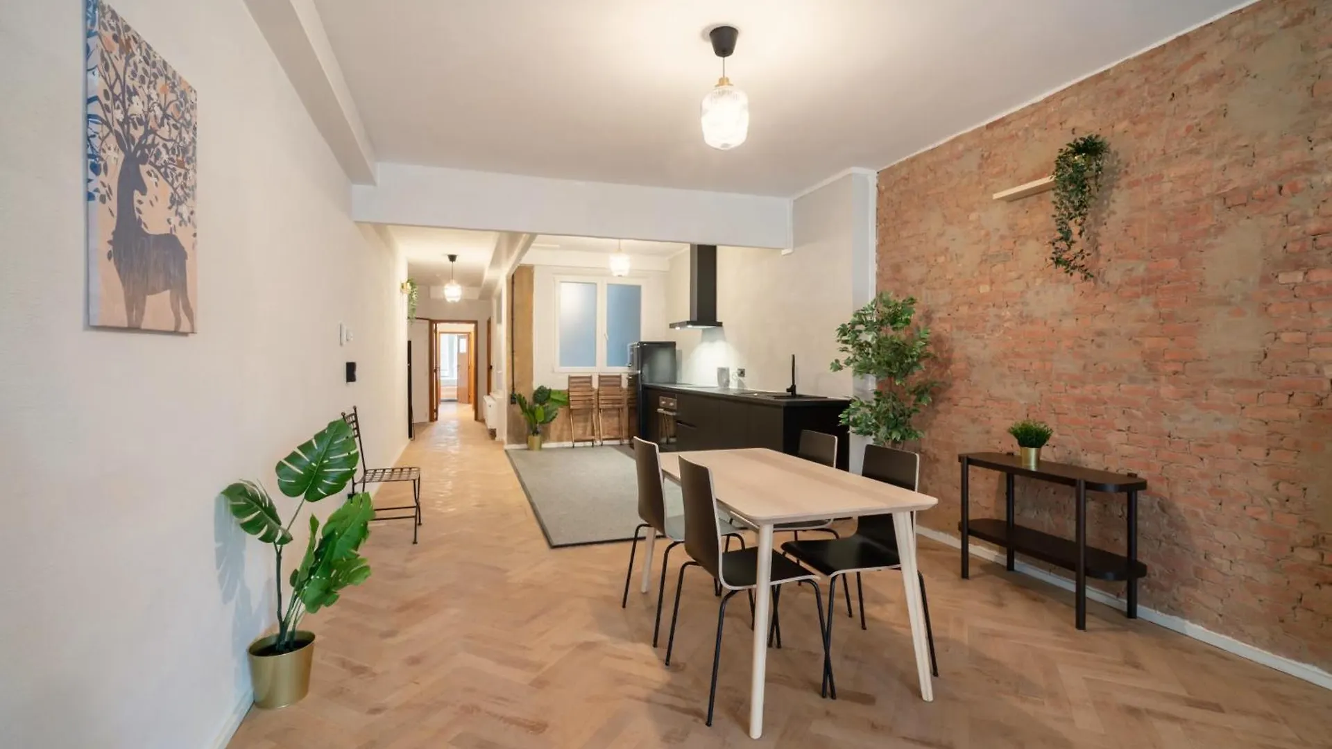 Very Large Central Station Apartments Αμβέρσα